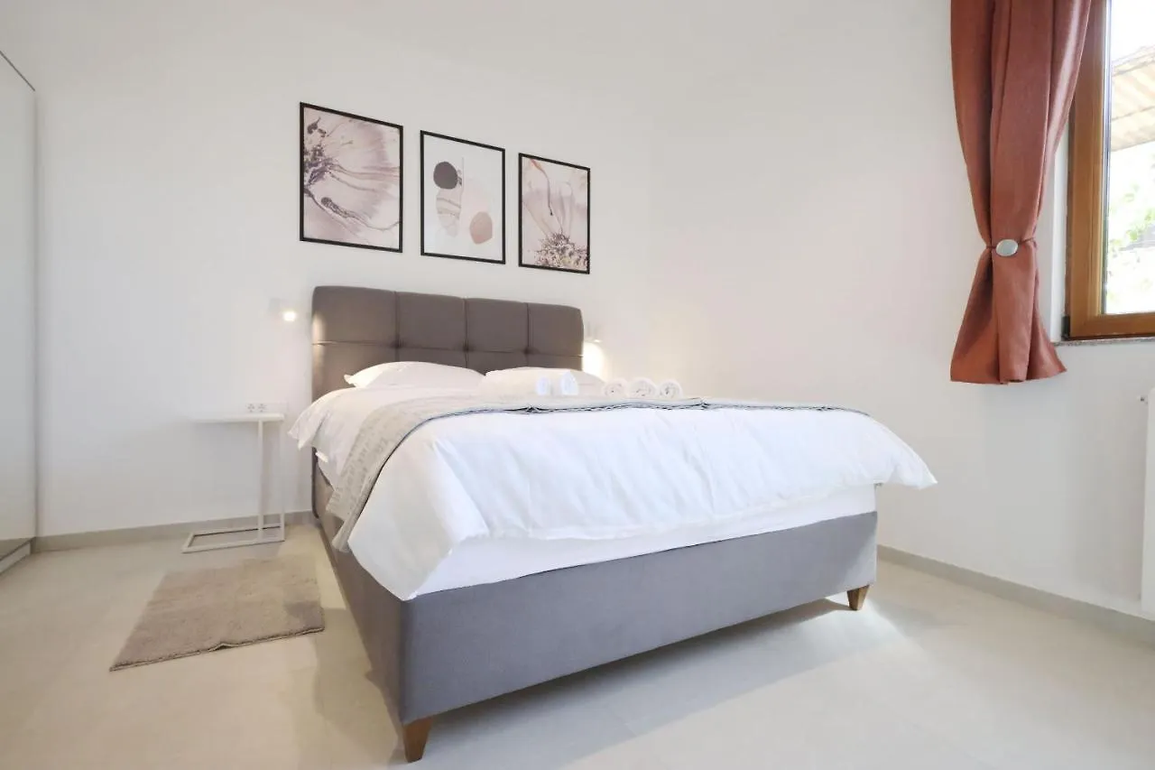 Apartments Maestral Medulin